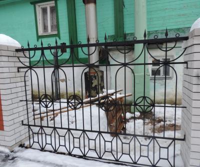 Металлический забор г.Арзамас 2014г. 
(Служба судебных приставов)
