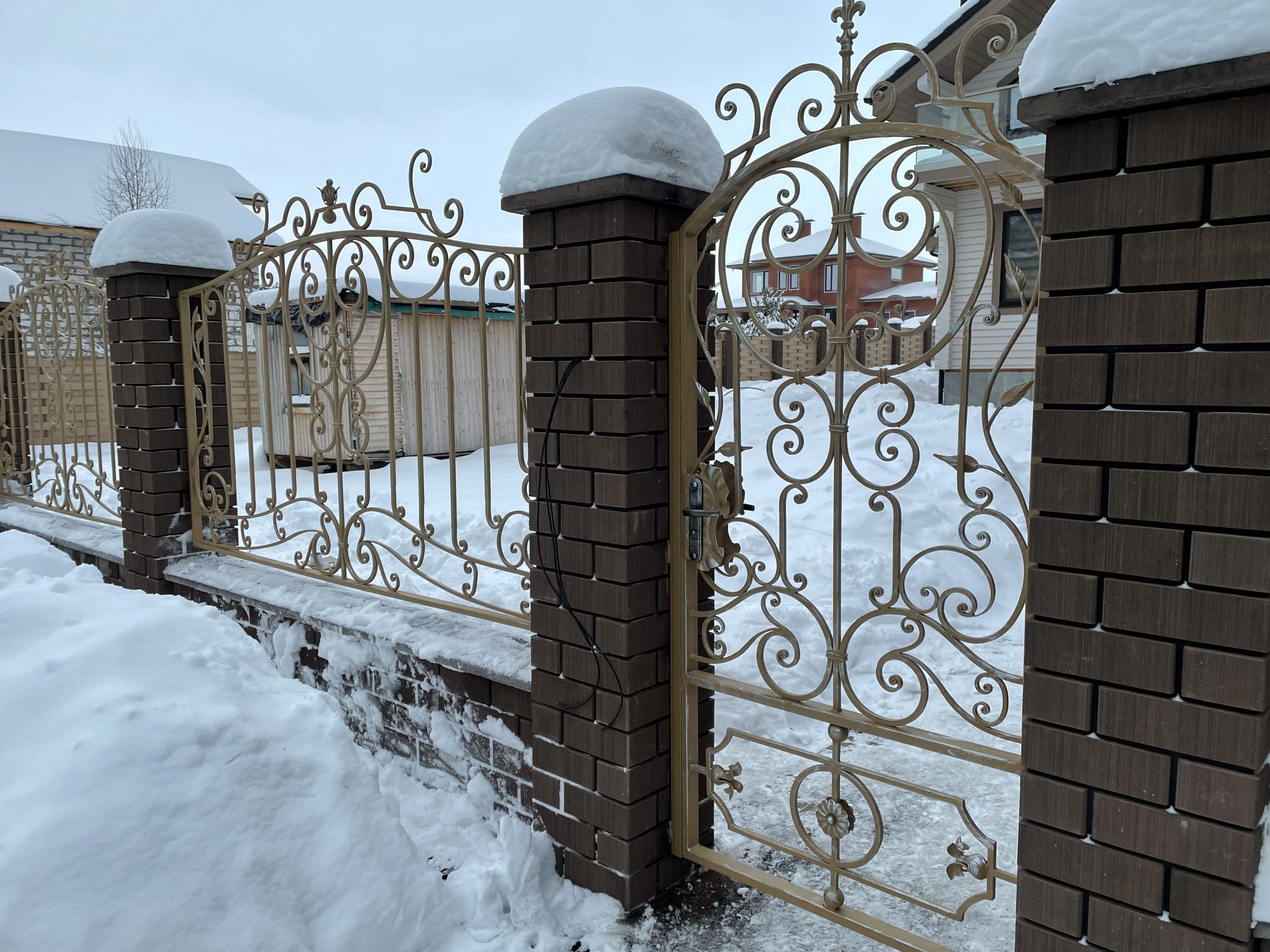 КОВАНЫЙ ЗАБОР установлен в 2021г. в Городецом р-не Нижегородской области 